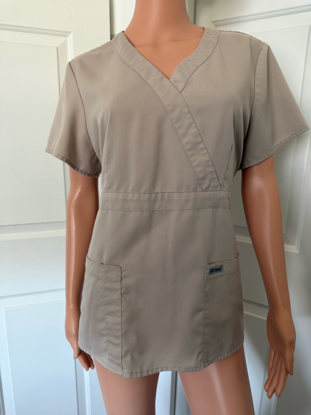 (2-piece set) Grey's Anatomy LARGE Tan Scrub Ensemble - Picture 5 of 7